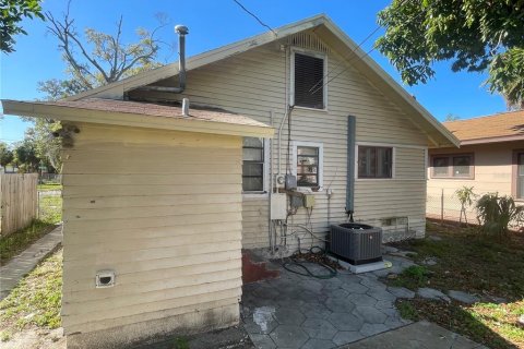 House in Saint Petersburg, Florida 4 bedrooms, 151.62 sq.m. № 2230974 - photo 6