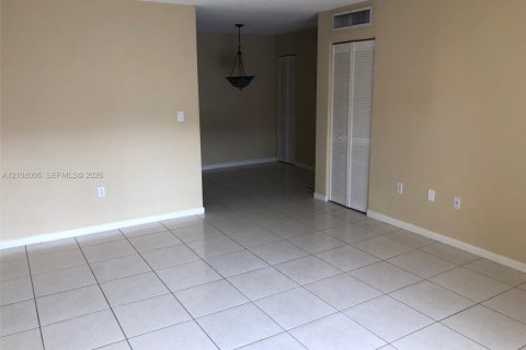 Copropriété à louer à Miami, Floride: 1 chambre, 65.87 m2 № 2422540 - photo 11