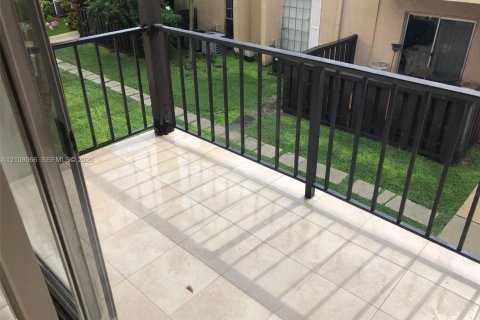 Copropriété à louer à Miami, Floride: 1 chambre, 65.87 m2 № 2422540 - photo 13