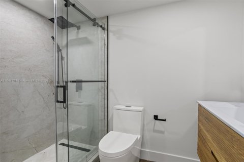 Casa en venta en Miami, Florida, 4 dormitorios, 225.01 m2 № 1834403 - foto 19