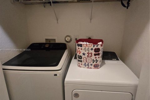 Touwnhouse à vendre à Homestead, Floride: 4 chambres, 147.9 m2 № 1951942 - photo 14