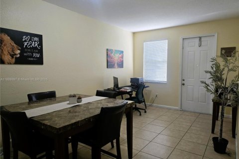 Touwnhouse à vendre à Homestead, Floride: 4 chambres, 147.9 m2 № 1951942 - photo 3