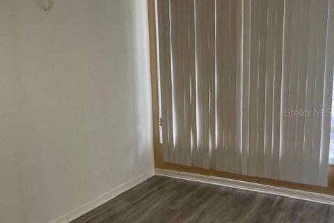 Propiedad comercial en alquiler en Brandon, Florida, 2955.69 m2 № 1909990 - foto 3