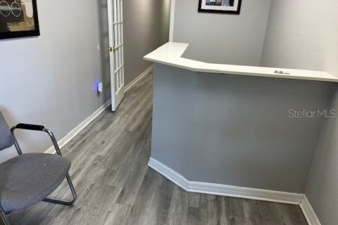 Propiedad comercial en alquiler en Brandon, Florida, 2955.69 m2 № 1909990 - foto 4