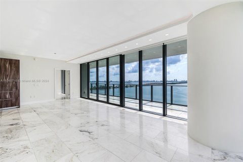 Condo in Miami, Florida, 3 bedrooms № 2034764 - photo 3
