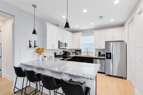 House in Orlando, Florida 5 bedrooms, 309.27 sq.m. № 1803941 - photo 26