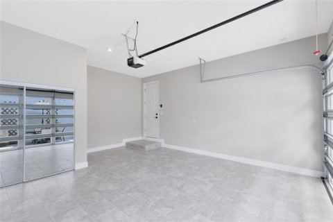 House in Orlando, Florida 5 bedrooms, 309.27 sq.m. № 1803941 - photo 10