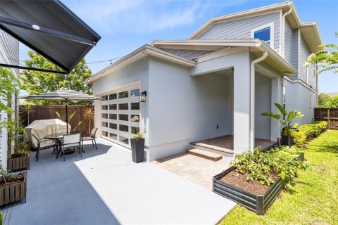 House in Orlando, Florida 5 bedrooms, 309.27 sq.m. № 1803941 - photo 9