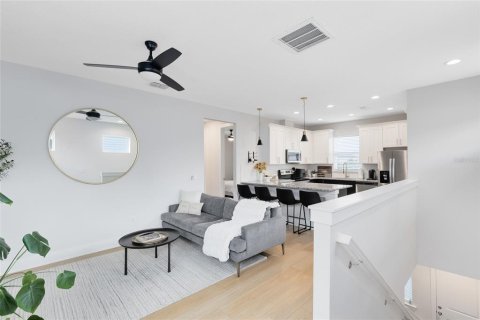 House in Orlando, Florida 5 bedrooms, 309.27 sq.m. № 1803941 - photo 29
