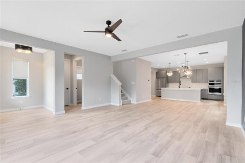 House in Orlando, Florida 5 bedrooms, 309.27 sq.m. № 1803941 - photo 19