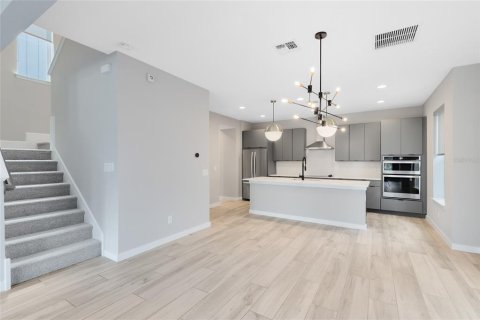 House in Orlando, Florida 5 bedrooms, 309.27 sq.m. № 1803941 - photo 16