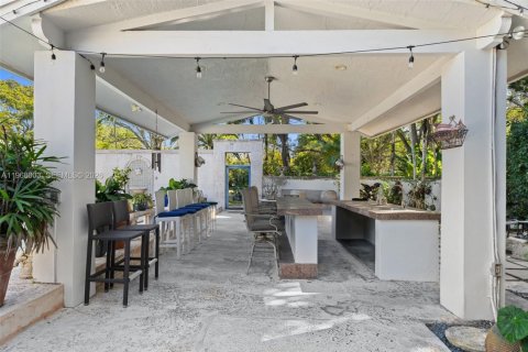 House in Pinecrest, Florida 4 bedrooms, 388.52 sq.m. № 2031753 - photo 19