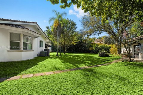 House in Pinecrest, Florida 4 bedrooms, 388.52 sq.m. № 2031753 - photo 28