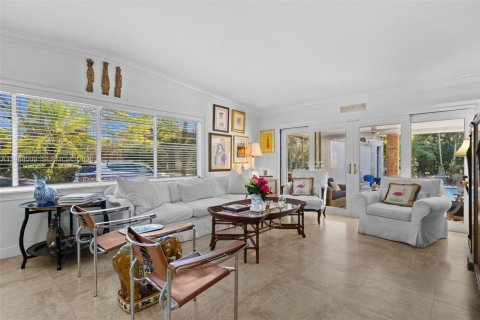 House in Pinecrest, Florida 4 bedrooms, 388.52 sq.m. № 2031753 - photo 12