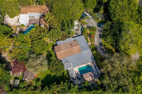 House in Pinecrest, Florida 4 bedrooms, 388.52 sq.m. № 2031753 - photo 7