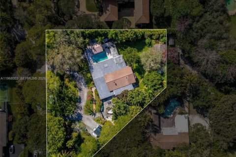 House in Pinecrest, Florida 4 bedrooms, 388.52 sq.m. № 2031753 - photo 3