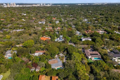 House in Pinecrest, Florida 4 bedrooms, 388.52 sq.m. № 2031753 - photo 10