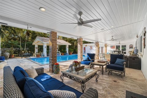 House in Pinecrest, Florida 4 bedrooms, 388.52 sq.m. № 2031753 - photo 18