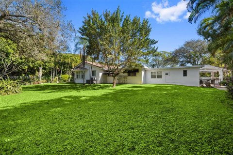 House in Pinecrest, Florida 4 bedrooms, 388.52 sq.m. № 2031753 - photo 23