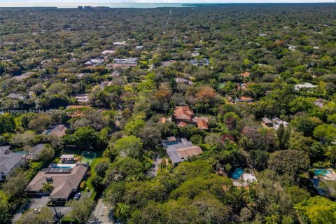 House in Pinecrest, Florida 4 bedrooms, 388.52 sq.m. № 2031753 - photo 11