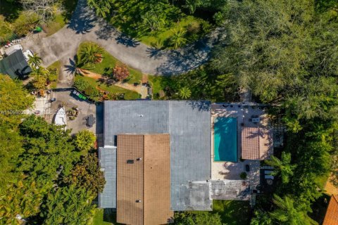 House in Pinecrest, Florida 4 bedrooms, 388.52 sq.m. № 2031753 - photo 6