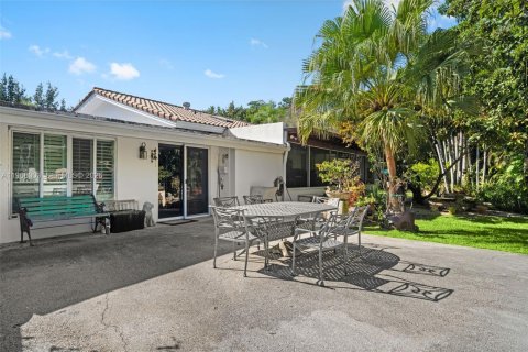 House in Pinecrest, Florida 4 bedrooms, 388.52 sq.m. № 2031753 - photo 30