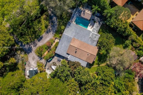 House in Pinecrest, Florida 4 bedrooms, 388.52 sq.m. № 2031753 - photo 5