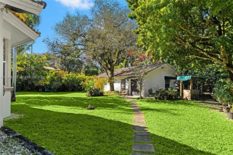 House in Pinecrest, Florida 4 bedrooms, 388.52 sq.m. № 2031753 - photo 27