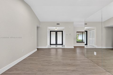 House in Davie, Florida 3 bedrooms, 144.93 sq.m. № 2065332 - photo 13