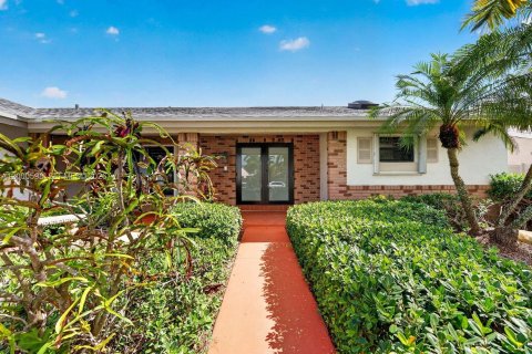 House in Davie, Florida 3 bedrooms, 144.93 sq.m. № 2065332 - photo 30