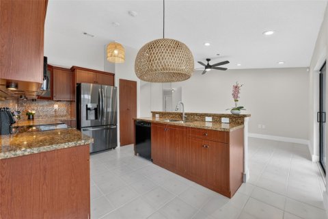 House in Davie, Florida 3 bedrooms, 144.93 sq.m. № 2065332 - photo 10