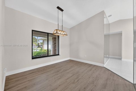 House in Davie, Florida 3 bedrooms, 144.93 sq.m. № 2065332 - photo 8