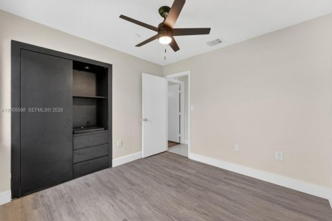 House in Davie, Florida 3 bedrooms, 144.93 sq.m. № 2065332 - photo 24