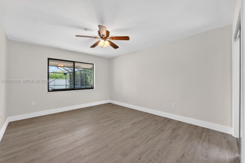 House in Davie, Florida 3 bedrooms, 144.93 sq.m. № 2065332 - photo 17