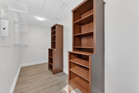 House in Davie, Florida 3 bedrooms, 144.93 sq.m. № 2065332 - photo 18