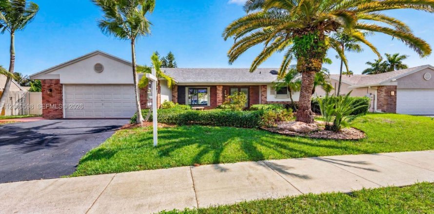 House in Davie, Florida 3 bedrooms, 144.93 sq.m. № 2065332