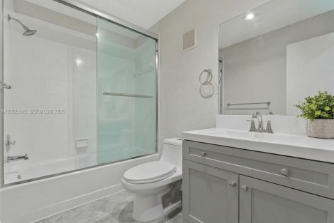 House in Davie, Florida 3 bedrooms, 144.93 sq.m. № 2065332 - photo 22