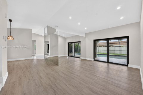 House in Davie, Florida 3 bedrooms, 144.93 sq.m. № 2065332 - photo 5