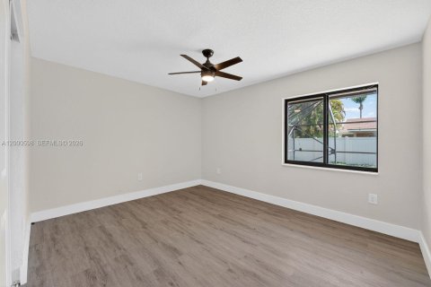 House in Davie, Florida 3 bedrooms, 144.93 sq.m. № 2065332 - photo 23