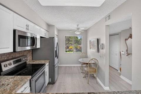 Condo in Delray Beach, Florida, 2 bedrooms  № 2384975 - photo 13