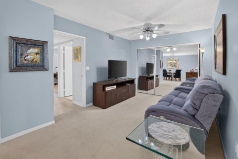 Condo in Delray Beach, Florida, 2 bedrooms  № 2384975 - photo 17