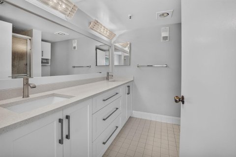 Condo in Delray Beach, Florida, 2 bedrooms  № 2384975 - photo 26