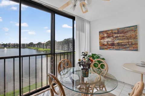 Condo in Delray Beach, Florida, 2 bedrooms  № 2384975 - photo 7