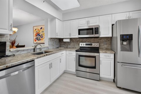 Condo in Delray Beach, Florida, 2 bedrooms  № 2384975 - photo 10