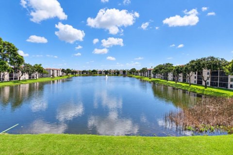 Condo in Delray Beach, Florida, 2 bedrooms  № 2384975 - photo 4