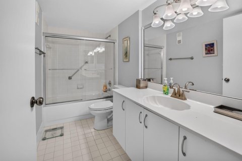 Condo in Delray Beach, Florida, 2 bedrooms  № 2384975 - photo 28
