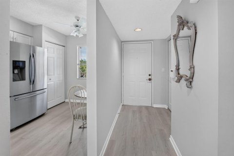 Condo in Delray Beach, Florida, 2 bedrooms  № 2384975 - photo 8