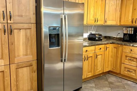 Casa en alquiler en Brandon, Florida, 4 dormitorios, 171.22 m2 № 1910482 - foto 8