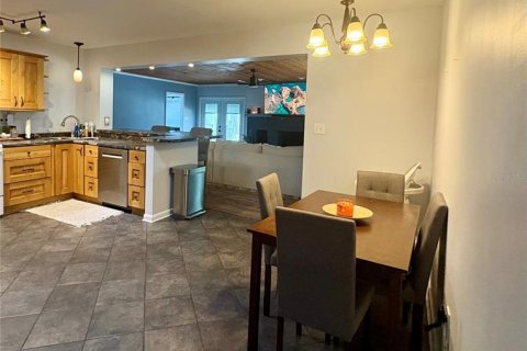 Casa en alquiler en Brandon, Florida, 4 dormitorios, 171.22 m2 № 1910482 - foto 10