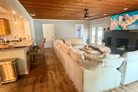 Casa en alquiler en Brandon, Florida, 4 dormitorios, 171.22 m2 № 1910482 - foto 11